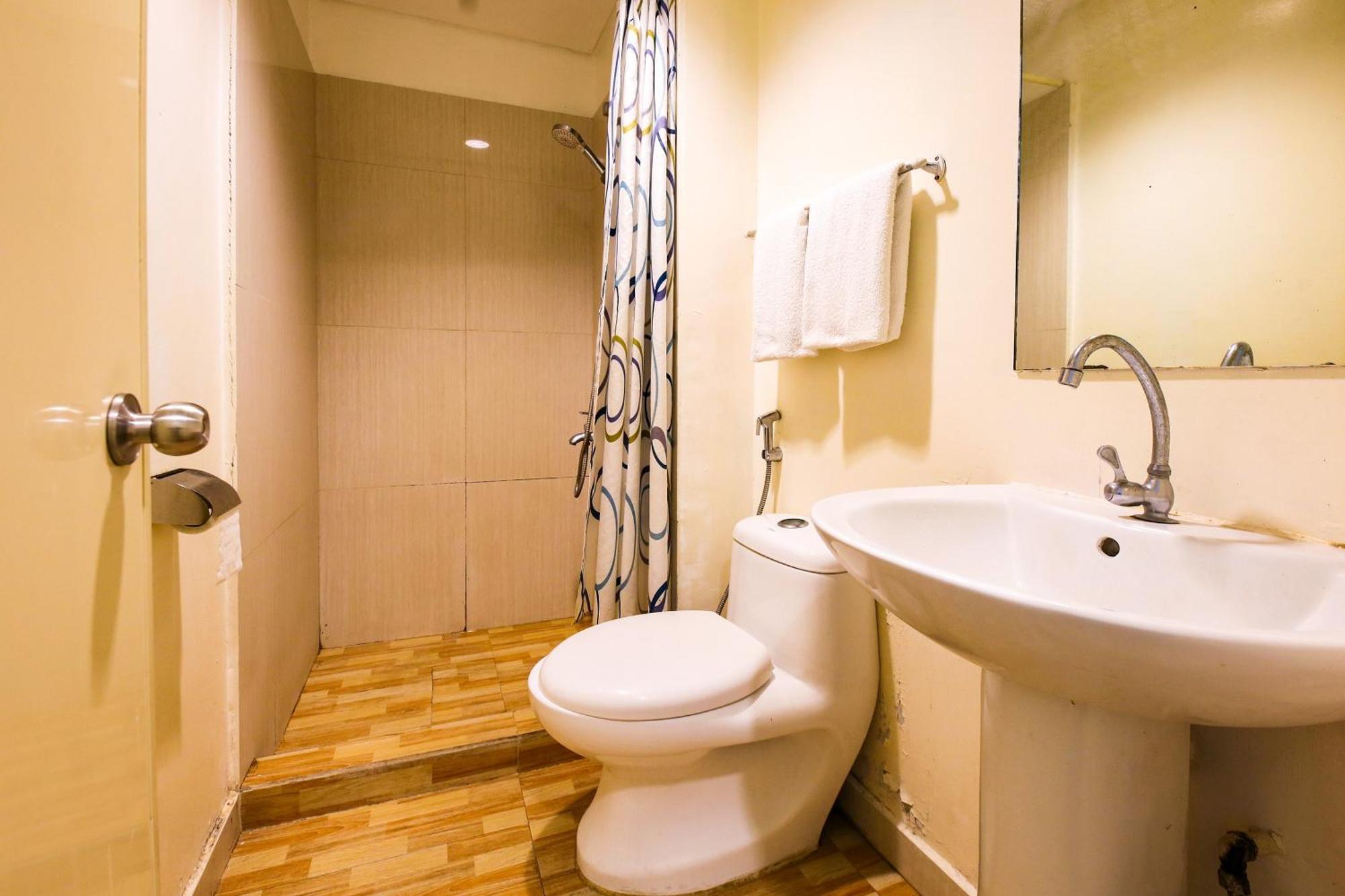 Oyo 769 Poblacion Suites Polaris Makati City Exteriér fotografie